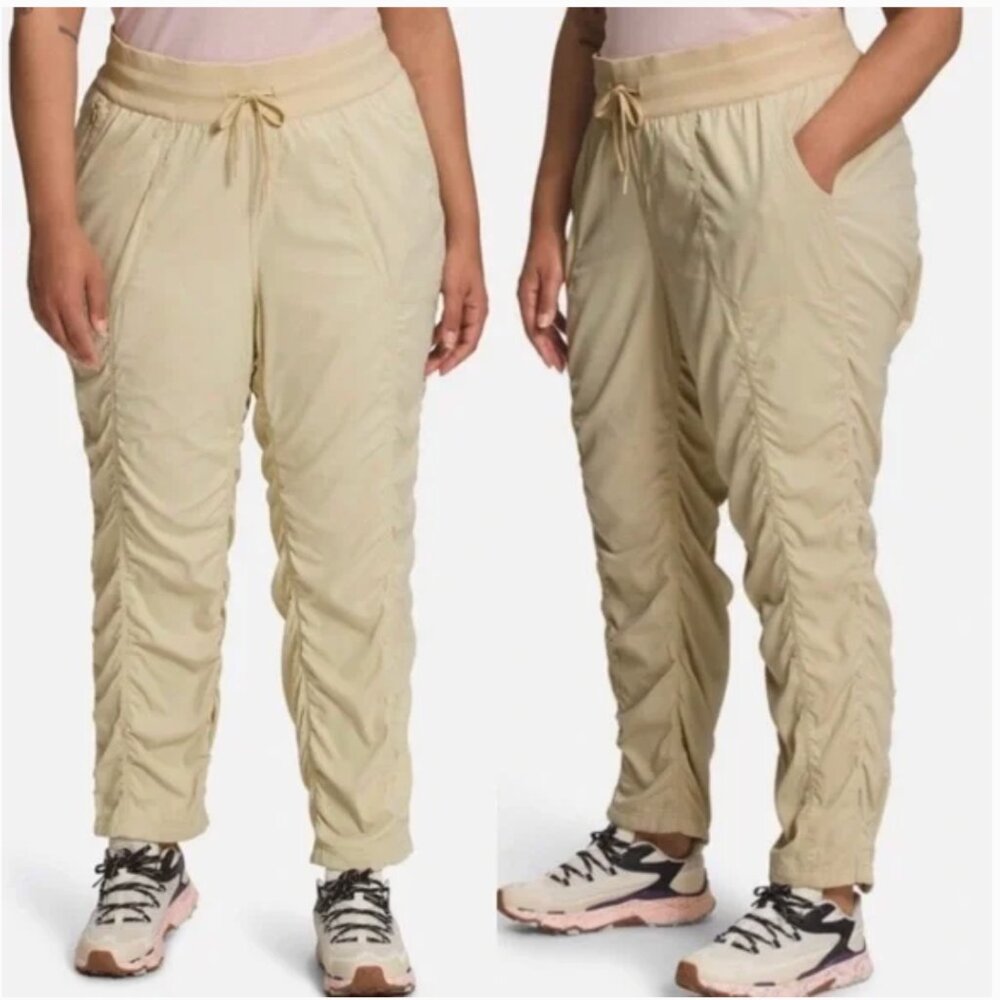 The North Face Aphrodite Ruched Plus Pants in Beige Twill XL